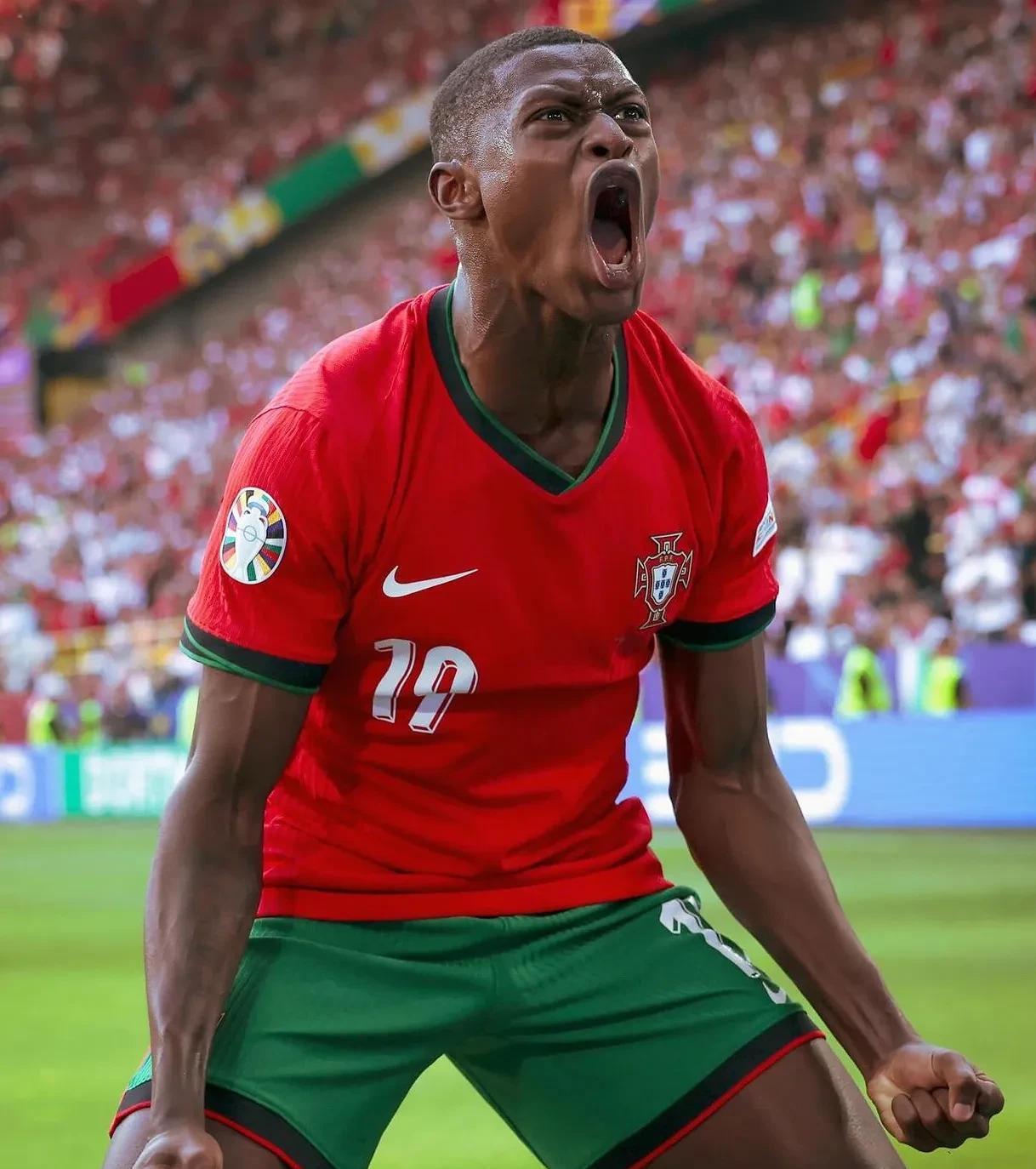 德国队凭借制胜进球,稳坐小组第一 德国队凭借制胜进球,稳坐小组第一