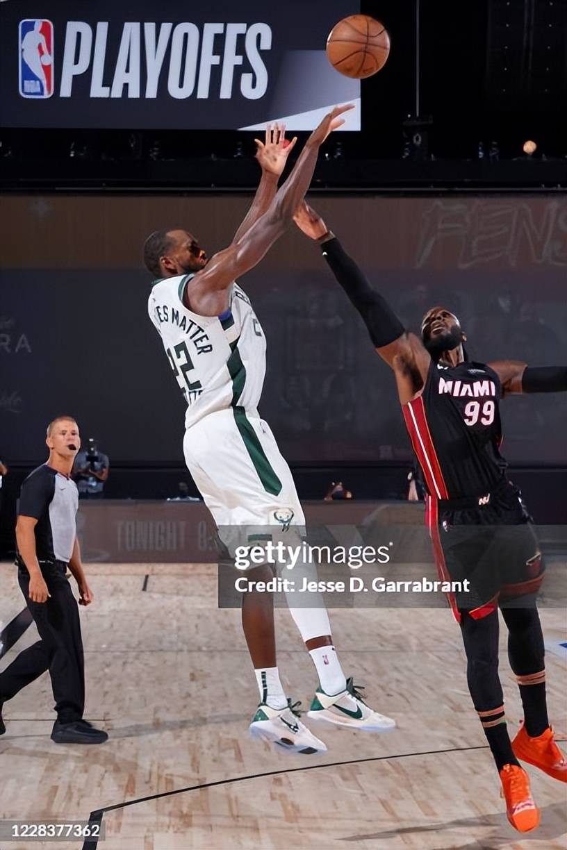 雄鹿横扫热火,西亚卡姆关键制胜 雄鹿横扫热火,西亚卡姆关键制胜