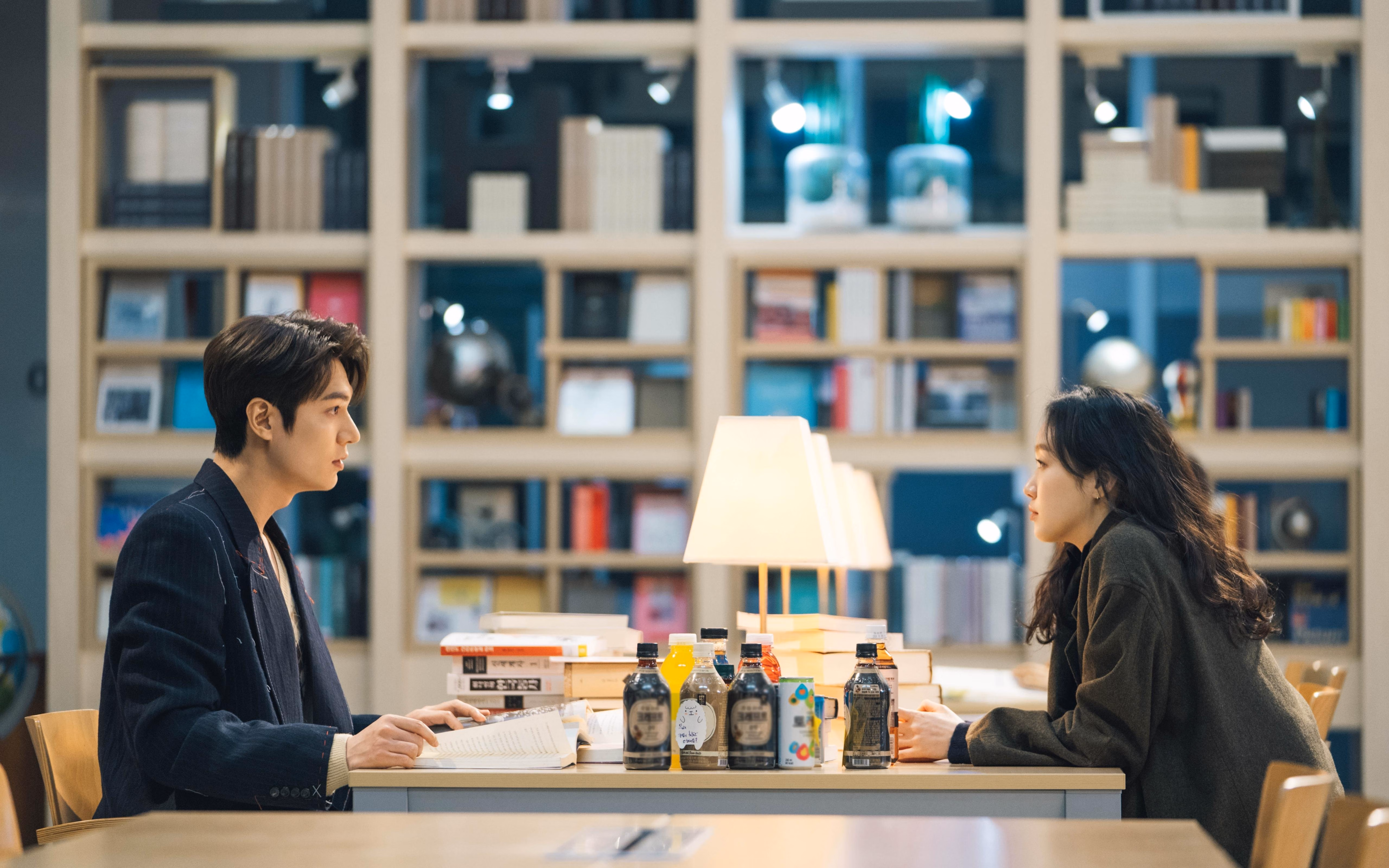 开云体育中国-列文虎克海峡的闪电，当喀麦隆式突袭改写英超争冠版图