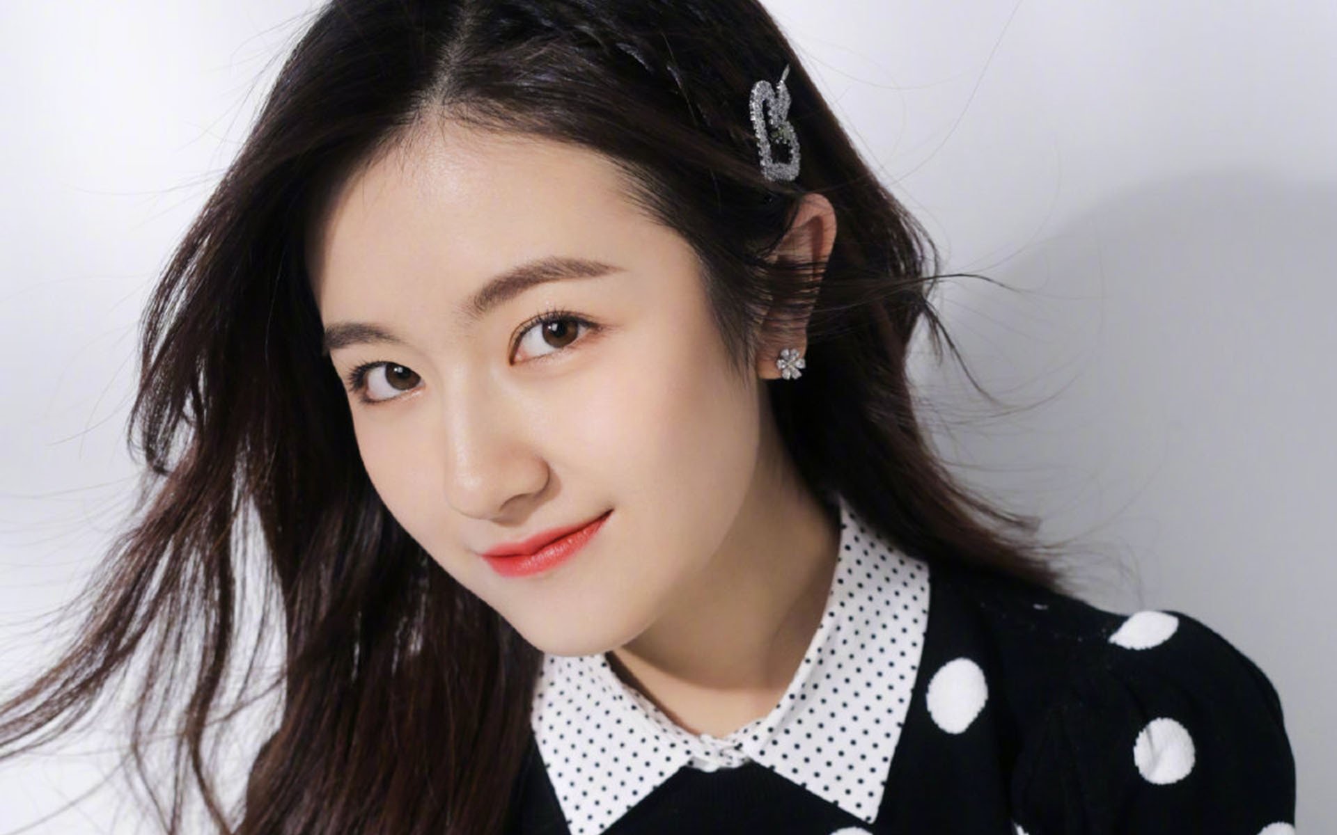 开云APP-巨人倒下时，库尔图瓦依旧站着