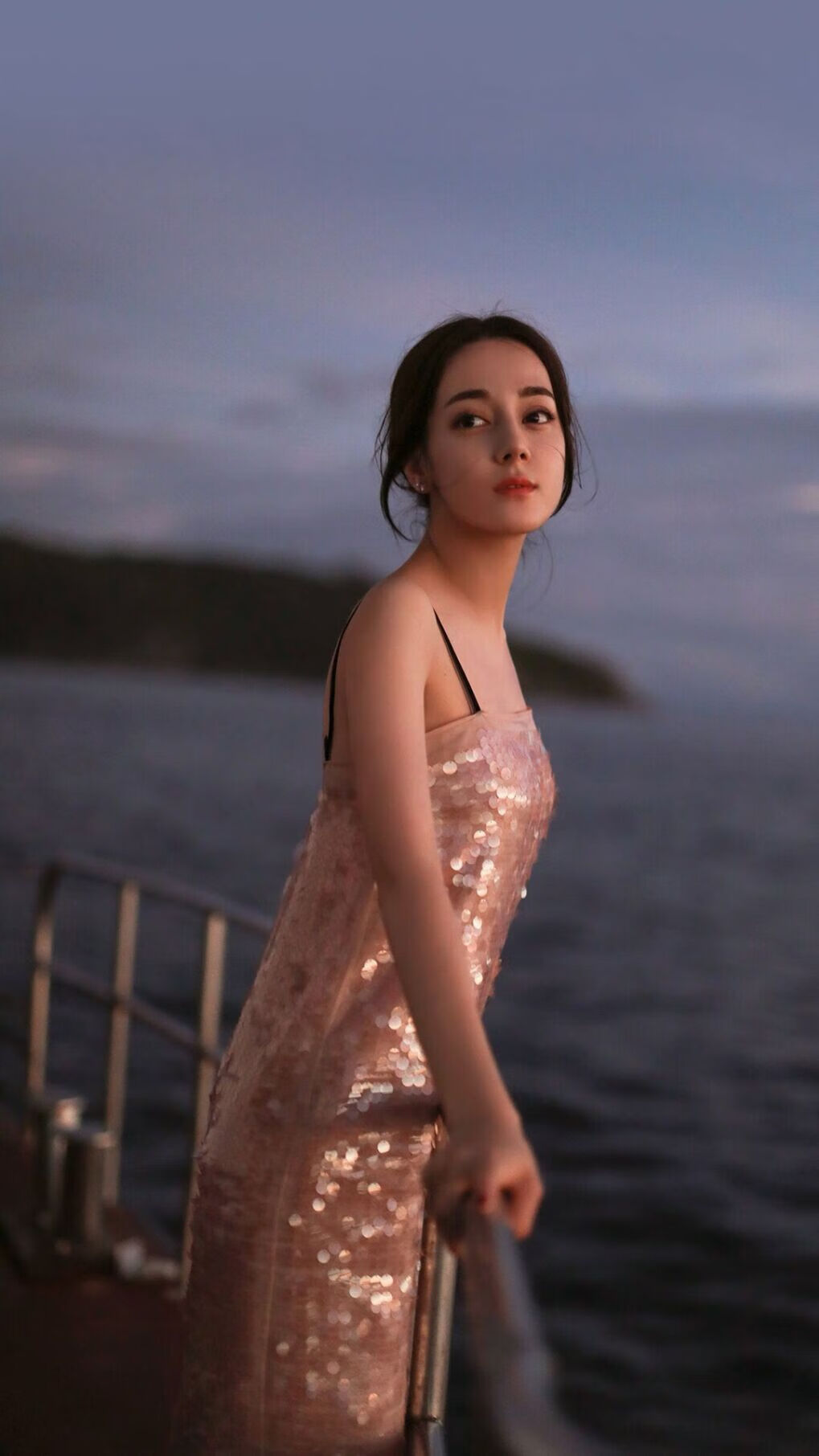 这一夜，野蛮人撞碎费城大门，爱德华兹43分轰塌恩比德防线，勇士的黑暗兵法悄然浮现